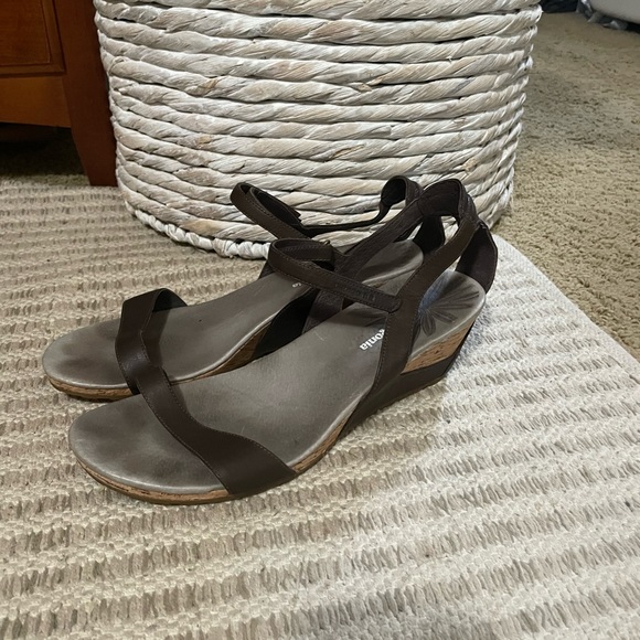 Patagonia dark brown leather cork wedge sandals Size 11 - Picture 3 of 5